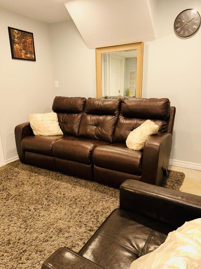 Deluxe Double Room- Hazel Stays Мисисага Екстериор снимка